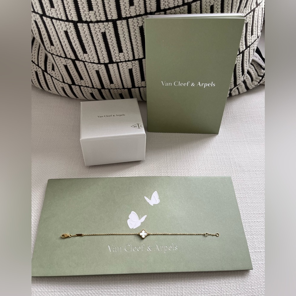 Van Cleef & Arpels Sweet Alhambra Mother of Pearl